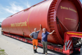 Jenni Energietechnik: 200‘000 Liter-Speicher nach Deutschland transportiert