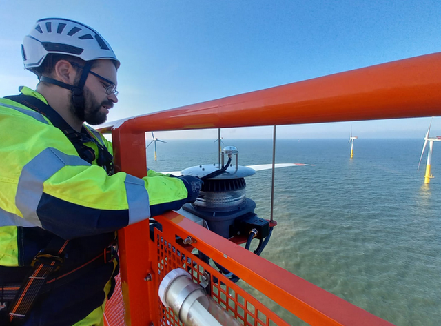 Deutsche Windtechnik: Erwirkt weltweit erste Genehmigung für bedarfsgesteuerte Nachtkennzeichnung eines Offshore-Windparks