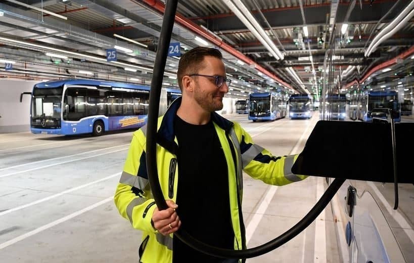 Stadtwerke München: Eröffnen neuen E-Busbetriebshof in Moosach mit wassergekühlter Ladeinfrastruktur und Wärmerückgewinnung
