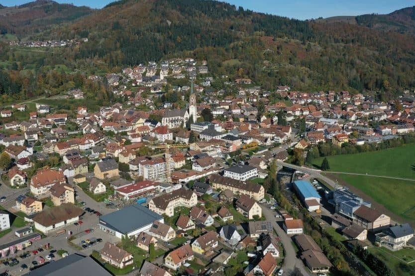 Aee: Wärmewende in Schönau im Schwarzwald erreicht mit neuer Heizzentrale Meilenstein