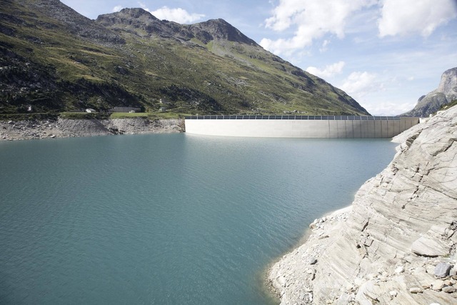 Ewz: Plant 350 kW-Solaranlagen auf der Staumauer Lago di Lei - hohe Winterproduktion bei Albigna
