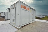 Erstes Hybridprojekt der Innovationsausschreibung: Intilion nimmt Speicher im Solarpark Reckertshausen in Betrieb