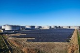 Omv: Nachgeführte Flächen-Photovoltaikanlage deckt knapp die Hälfte des Strombedarfs von Tanklager bei Wien