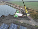 Naturstrom: Finalisiert ersten Solarpark mit Stromspeicher