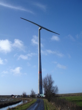 Windtestfeld-Nord: Windturbinen-Installation mit Seilwinde statt Kran