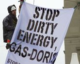 Stop Dirty Energy: Protest auf dem Bundesplatz gegen Gaskraftwerke