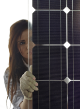 Megasol: Solarmodul-Fabrik in der Schweiz eröffnet