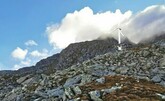 Armasuisse: Baugesuch für Testanlage mit Wind-Sonnenenergie eingereicht - jährliche Produktion von 27 MWh Solarenergie und 35 MWh Windstrom erwartet